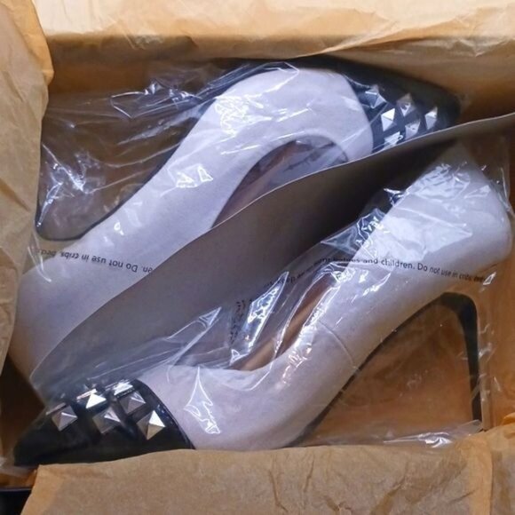 NEW Adrienne Vittadini Nena White/Black/Silver Studded Colorblock 3.5" Heels 8 - Picture 8 of 10